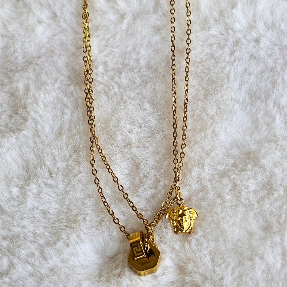 Luxurious Gold Medusa Pendant Necklace